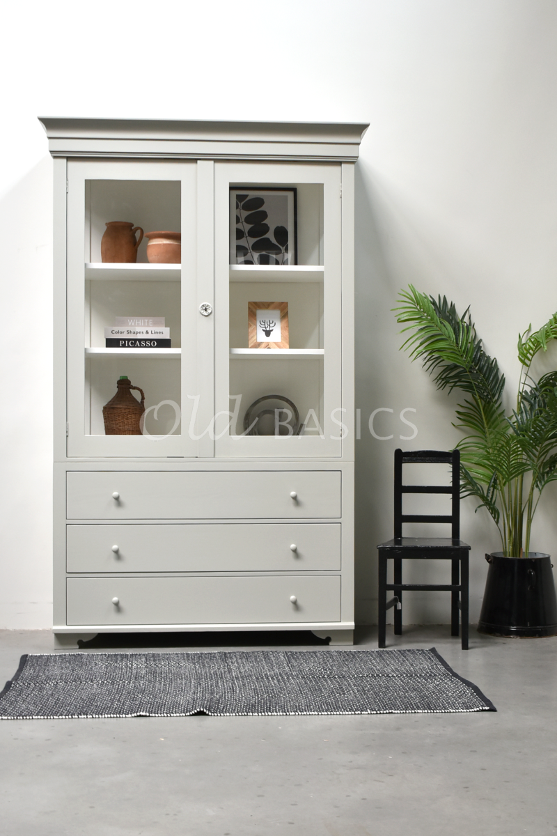 Detail van Zweedse vitrinekast, 2 deuren, RAL7032, grijs, materiaal hout